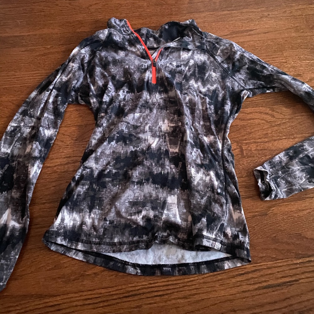F21 Athletic Half Zip Black Pattern (Size S)